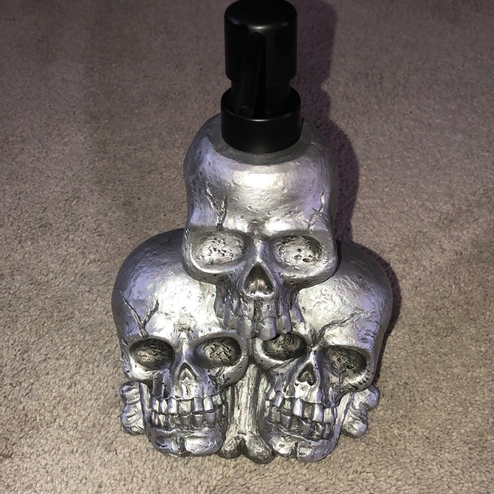Goth Halloween Skull‎ Skulls Soap Dispenser Silver Black Whimsigoth